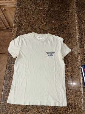 Abercrombie & Fitch Soft A&F Tee NY 1892 New York 10019 Graphic T-Shirt Size S